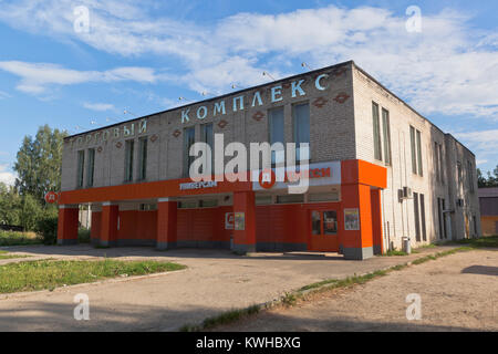 Nyuksenitsa, Vologda Region, Russland - 10. August 2016: Shop Gebäude 'Dixie' im Dorf Nyuksenitsa, Vologda region Stockfoto