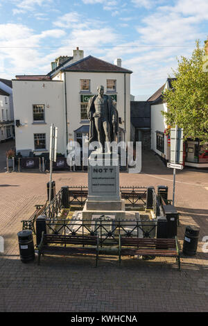 Die Statue von Sir General William Nott, der Nott Square. Querformat von Carmarthen, Wales, UK. Die älteste Stadt in Wales, Stockfoto