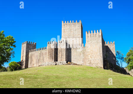 Das Schloss von Guimaraes ist das wichtigste mittelalterliche Burg in der Gemeinde Guimaraes, Portugal Stockfoto