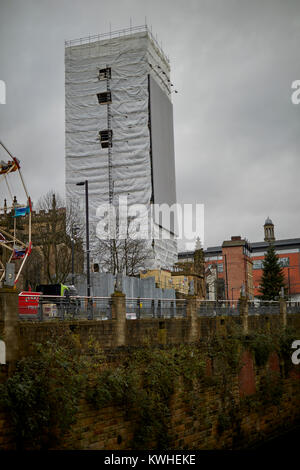 Der Kathedrale von Manchester Clock Tower ist in Gerüst für Mauerwerk Reparaturen Stockfoto