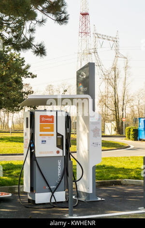 Sodetrel elektronische Ladestation auf einer französischen Autobahn eine Tankstelle. Stockfoto