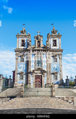 Kirche des Heiligen Ildefonso (Igreja de Santo Ildefonso) ist eine Achtzehntjahrhundert Kirche in Porto, Portugal Stockfoto