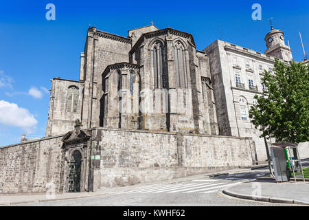 Die Igreja de Sao Francisco (Kirche des Heiligen Franziskus) ist das bekannteste gotische Denkmal in Porto, Portugal Stockfoto