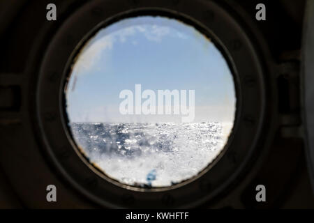 Ozean Abenteurer Schiff den Hafen loch Blick auf rauhen Drake Passage; Pasaje de Drake; Mar de Hoces; Meer von hoces; Ocean zwischen Südamerika und der Antarktis Stockfoto