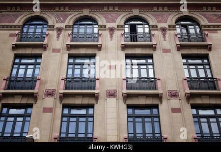 Blick auf die Altstadt, historische, typischen Gebäude in Nisantasi Viertel von Istanbul. Das Bild spiegelt die architektonischen Stil des frühen 20. Jahrhunderts. Stockfoto