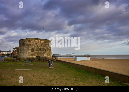 Martello Tower auf Clacton direkt am Meer Stockfoto