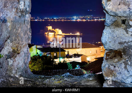 Die bourtzi Water Castle ist eine kleine Insel mit einer Festung an der Küste von Nafplio in Griechenland Stockfoto