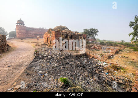 Müll in Fatehpur Sikri bei Agra Bezirk, einem verlassenen Mughal Stadt, Uttar Pradesh, Indien Stockfoto