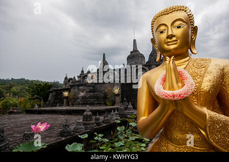 Brahmavihara-arama, Statue von Buddha im buddhistischen Kloster, Banjar, in der Nähe von Lovina. Bali, Indonesien Stockfoto