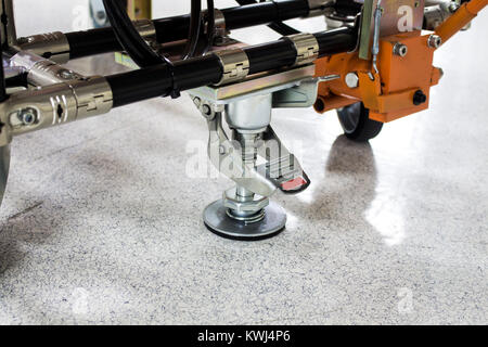 Den Boden lock Ausrüstung der Warenkorb in der elektronischen Industrie Stockfoto