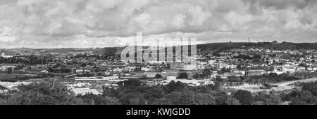 Carmarthen Panorama von Tregynnor, Carmarthen hat eine starke Anspruch, die älteste Stadt in Wales, der Heimat des Coracle Angeln eine uralte Tradition. Stockfoto