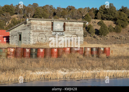 Ouray, Colorado - ein geschlossener gas Sinclair station/Convenience Store mit undichte unterirdische Benzin Lagertanks. Das Haus liegt in der Nähe des Eingang Stockfoto