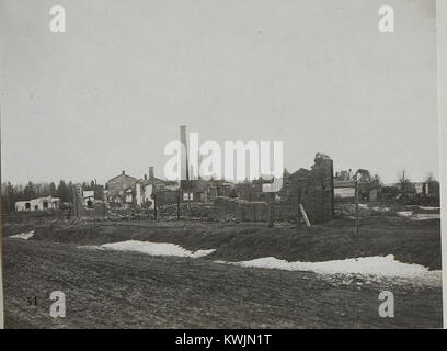 Dieses Bild zeigt die zerstörte Fabrik für Landmaschinen in Ottynia, die durch den Krieg im frühen 20. Jahrhundert zerstört wurde. Stockfoto