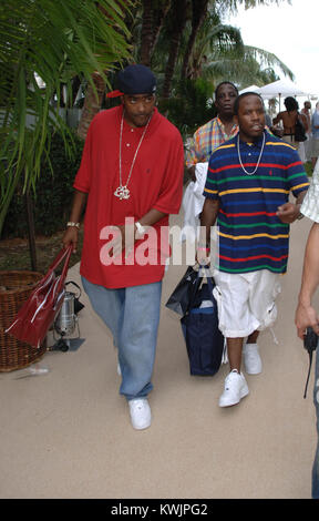MIAMI, FL - 07 AUGUST: Big Boi, rapper für die beliebte Gruppe Outkast, wurde heute in Miami verhaftet unter dem Vorwurf des Drogenbesitzes... TMZ gelernt hat. Nach dem Miami-Dade County Korrekturen Abteilung, Herr Boi (real name Antwan Patton) wurde mit drei zählt der Besitz einer kontrollierten Substanz und einem Zählimpuls des Besitzes der Droge-Utensilienien aufgeladen. Die geregelten Stoffe wurden als Ecstasy, MDMA Pulver und Viagra. Nach dem Miami-Dade County Korrekturen Abteilung, alle Kosten sind Kapitalverbrechen. Strafverfolgung Quellen erklären uns war er durch Zoll- und Grenzkontrollen p gesprengt Stockfoto