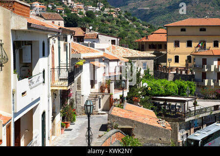 Die mittelalterliche Stadt savoca hoch in den peloritani Bergen in der Nähe von Messina auf der Insel Sizilien, Italien. Stockfoto