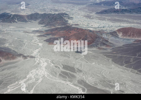 Luftbild des Trapez Linien aus dem Flugzeug, Nazca, Peru Stockfoto