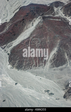Luftbild der Astronaut Abbildung bei Nazca Linien aus dem Flugzeug gesehen, Nazca Lines, Peru Stockfoto