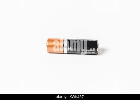 AA Batterie auf weißem Hintergrund Stockfoto