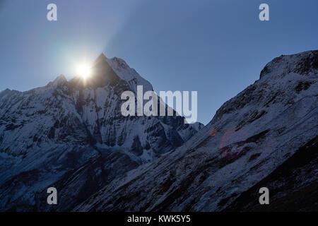Sonnenaufgang über matschaputschare Gipfel, Annapurna Massivs, Nepal Stockfoto