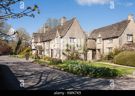 Das The Old Swan und Minster Mill Inn, Minster Lovell, Oxfordshire, England, GB, UK. Stockfoto