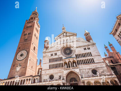 Alte Kathedrale von Cremona mit berühmten torrazzo Glockenturm und Baptisterium Cremona, Lombardei, Italien Stockfoto