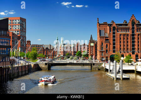 Blick über den Magdeburger Hafen im Hafen in Richtung Speicher stadt in Hamburg, Deutschland, Europa, Blick? ber den Magdeburger Hafen in Stockfoto