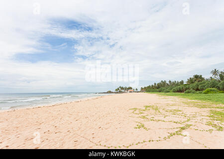 Asien - Sri Lanka - induruwa - Zu einem breiten weißen Lonely Beach Stockfoto