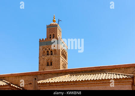 Detailansicht der Minarett der Koutoubia-Moschee, Marrakesch, Marokko, Nordafrika. Stockfoto