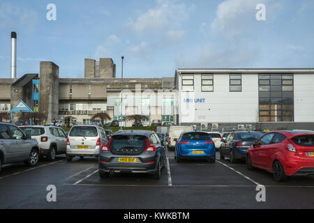 Basingstoke und Nord Hampshire Krankenhaus, einer nationalen Gesundheit Krankenhaus, vom Parkplatz Stockfoto