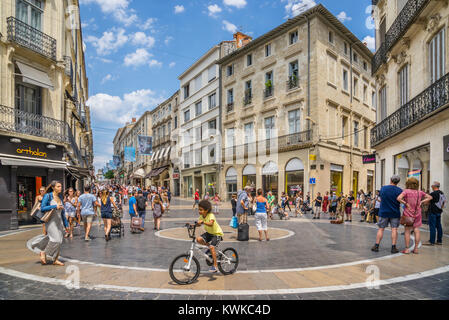 Frankreich, Hérault, Montpellier, lebendigen urbanen Atmosphäre an der Rue de la Loge im historischen Zentrum der Stadt, einen wichtigen historischen und c Stockfoto