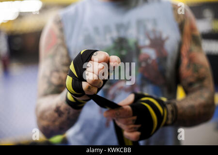 Ehemalige WWF Wrestler, CM Punk (Phil Brooks), während seiner Workout an Roufusport Fitnessraum und MMA-Akademie in Milwaukee, Wisconsin fotografiert. Stockfoto