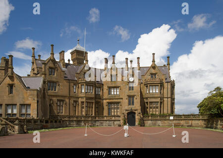 Die stattlichen elisabethanischen Stil Villa Brownlow Haus in Lurgan, County Armagh, Nordirland. Das Gebäude ist auch lokal als Lurgan Schloss. Stockfoto