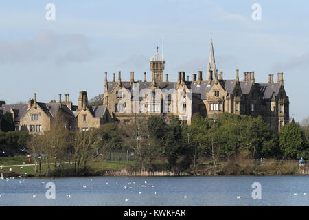 Brownlow House und Lurgan Park See in der Grafschaft Armagh in Nordirland. Stockfoto