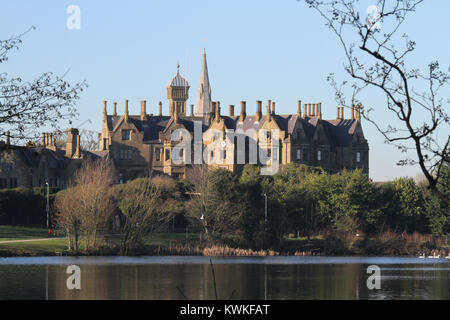 Die stattlichen elisabethanischen Stil Villa Brownlow Haus in Lurgan, County Armagh, Nordirland. Das Gebäude ist auch lokal als Lurgan Schloss. Stockfoto