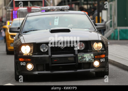 LONDON - Jan 01, 2018: Transformatoren Polizeiauto in Day Parade zum Neuen Jahr 2018 in London. Stockfoto