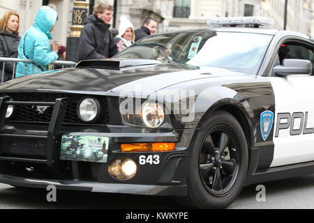 LONDON - Jan 01, 2018: Transformatoren Polizeiauto in Day Parade zum Neuen Jahr 2018 in London. Stockfoto