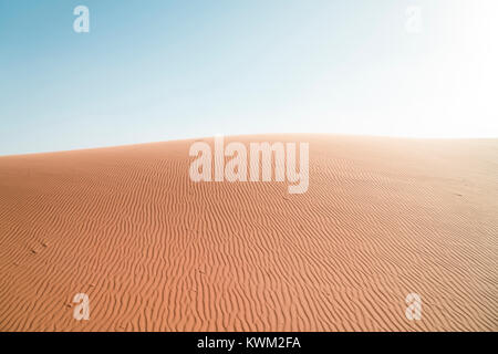 Malerischer Blick auf Wüste gegen den klaren Himmel während der sonnigen Tag Stockfoto