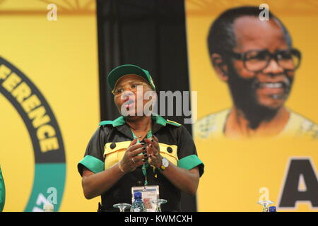 Johanneburg, Gauteng, Südafrika. 16 Dez, 2017. Lindiwe Zulu, Minister für die Entwicklung kleiner Unternehmen gesehen, während der 54. ANC Nationale Konferenz. der African National Congress (ANC) hielt es der 54. Nationale Konferenz in Johannesburg vom 16. bis zum 20. Dezember 2017. Cyril Ramaphosa war als neuen ANC-Präsidenten gewählt. Credit: SOPA/ZUMA Draht/Alamy leben Nachrichten Stockfoto