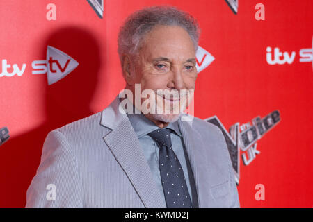 London, Großbritannien. 3 Jan, 2018. Sir Tom Jones nimmt die Einführung der Voice UK 2018 Pressevorstellung auf ITV Credit: ZUMA Press, Inc./Alamy leben Nachrichten Stockfoto