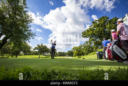 Davenport, Iowa, USA. 13 Aug, 2016. Professioneller Golfspieler Morgan Hoffman zweigt weg auf drei während der Runde drei der John Deere Classic in Silvis am Samstag, 13. August 2016. Credit: Andy Abeyta/Viererkabel - Zeiten/ZUMA Draht/Alamy leben Nachrichten Stockfoto