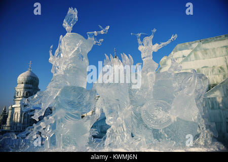 Harbin. Am 4. Januar, 2018. Foto auf Jan. 4, 2018 zeigt eine Skulptur von einem russischen Team bei der 7. China Harbin international Eisskulptur Wettbewerb in Harbin erstellt, im Nordosten der chinesischen Provinz Heilongjiang. Die 5-tägige Wettbewerb abgeschlossen hier am Donnerstag. Credit: Wang Jianwei/Xinhua/Alamy leben Nachrichten Stockfoto