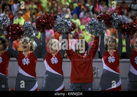 Davenport, Iowa, USA. 7. Sep 2017. Norden Scott Cheerleadern Beifall für ihre Mannschaft während einer Kickoff nach einem Touchdown im zweiten Quartal ihr Spiel an Brady Street Stadion in Davenport am Donnerstag, 7. September 2017. Credit: Andy Abeyta, Viererkabel - Zeiten/Viererkabel - Zeiten/ZUMA Draht/Alamy leben Nachrichten Stockfoto