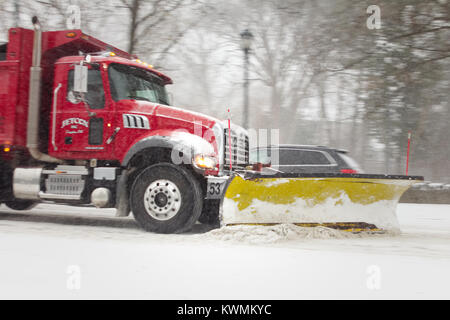 Philadelphia, USA. 04 Jan, 2018. Philadelphia Bereich Bewohner für den 4. Januar 2018 'Bombe Zyklon "winter storm Strebe, im Nordwesten von Philadelphia, PA Quelle: Jana Shea/Alamy leben Nachrichten Stockfoto