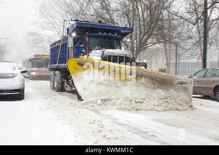 Philadelphia, USA. 04 Jan, 2018. Philadelphia Bereich Bewohner für den 4. Januar 2018 'Bombe Zyklon "winter storm Strebe, im Nordwesten von Philadelphia, PA Quelle: Jana Shea/Alamy leben Nachrichten Stockfoto