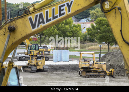 Bettendorf, Iowa, USA. 5. Okt 2017. Die Arbeit geht weiter auf die Interstate 74 bridge Projekt in Bettendorf am Donnerstag, 5. Oktober 2017. Credit: Andy Abeyta, Viererkabel - Zeiten/Viererkabel - Zeiten/ZUMA Draht/Alamy leben Nachrichten Stockfoto