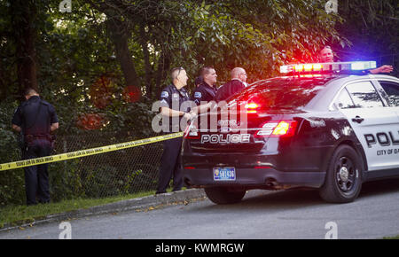 Davenport, Iowa, USA. 2. Sep 2016. Die Polizei reagiert, um 6:45 Uhr Aufruf der Tod eines Kindes auf einem Fahrrad an der Fairmount Cemetery in Davenport am Freitag, den 2. September 2016 zu untersuchen. Credit: Andy Abeyta/Viererkabel - Zeiten/ZUMA Draht/Alamy leben Nachrichten Stockfoto