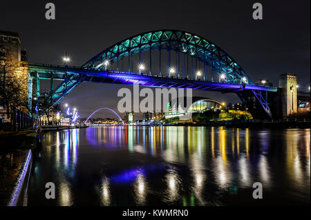 Newcastle, Tyne, UK. 04 Jan, 2018. UK Wetter: einem sehr vollen Fluss Tyne Credit: James W. Fortune/Alamy leben Nachrichten Stockfoto