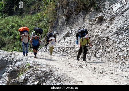 Torhüter auf die Annapurna Trail im Nepsal Stockfoto