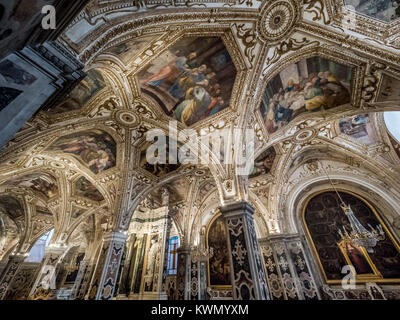 Innenraum der Dom von Amalfi entfernt. Die Kathedrale an der monumentalen Komplex des Hl. Andreas in Amalfi, Italien. Stockfoto