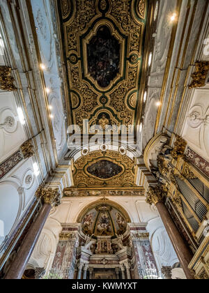 Innenraum der Dom von Amalfi entfernt. Die Kathedrale an der monumentalen Komplex des Hl. Andreas in Amalfi, Italien. Stockfoto